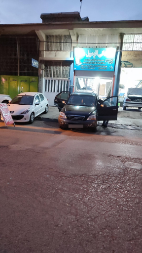 عکس تعمیر صندلی و کمربند ایمنی اتومبیل اسفندیاری 