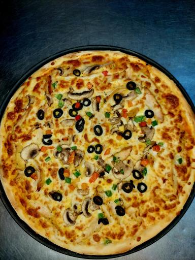 عکس پیتزا پانیذ شعبه میدان علیخانی