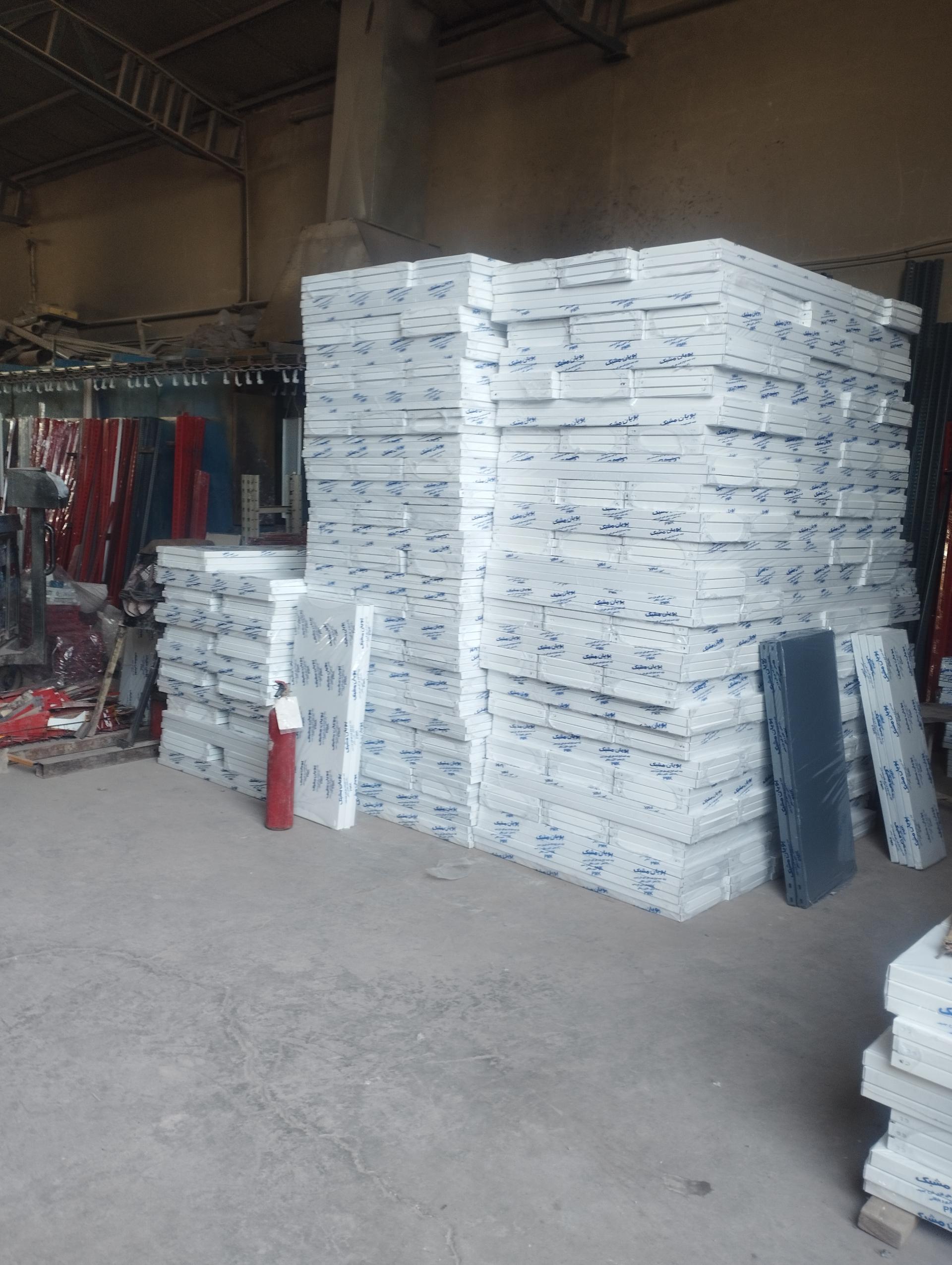 عکس قفسه فروشگاهی 