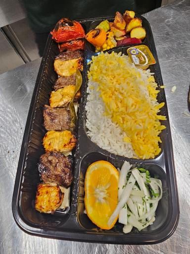 عکس کترینگ و رستوران دورچین 