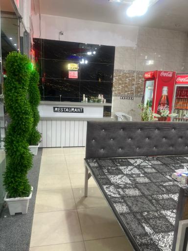 عکس  رستوران کاکتوس غار علیصدر