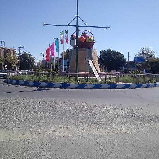 عکس میدان مرکزی شندآباد