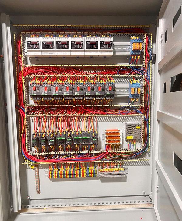 عکس صنایع برق آذران