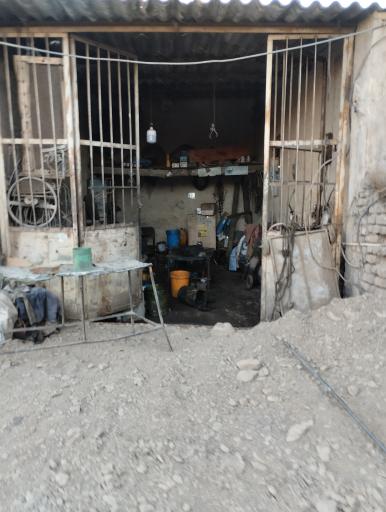 عکس تعمیرگاه ماشین سنگین ایران دیزل نیشابور 