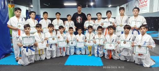 عکس باشگاه کاراته آریارزم 