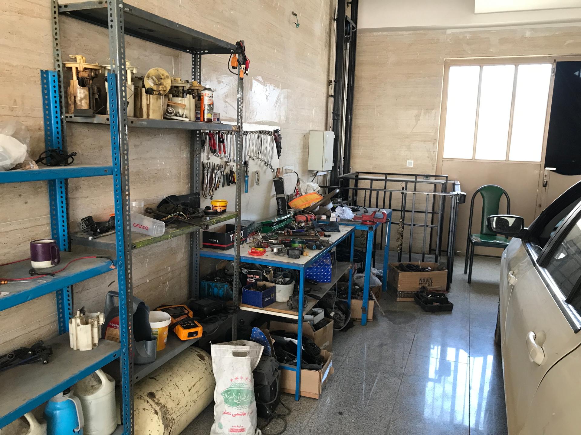 عکس برق خودرو و دیاگ تعمیر ایسیو