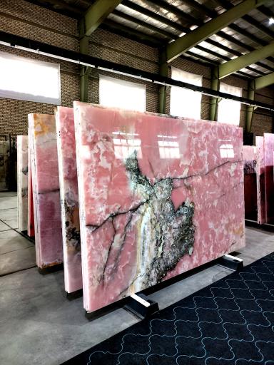 عکس نمایشگاه سنگ صادقی نژاد 