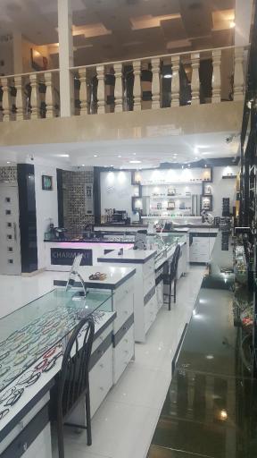 عکس اپتومتریست و عینک وحید