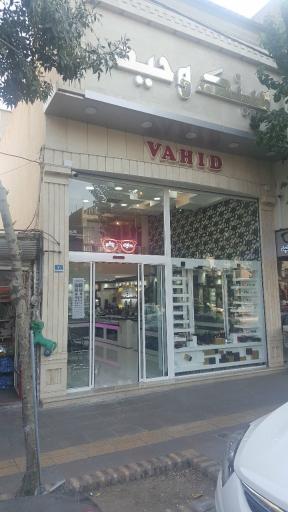 عکس اپتومتریست و عینک وحید