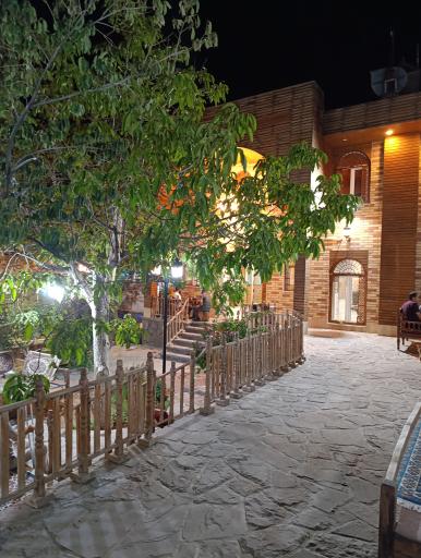 عکس رستوران و سفره خانه کوروش