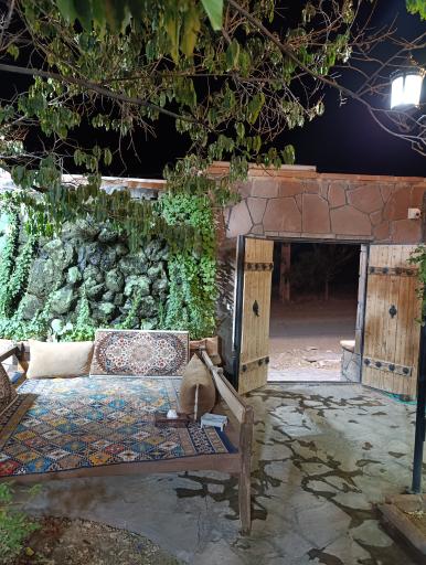 عکس رستوران و سفره خانه کوروش
