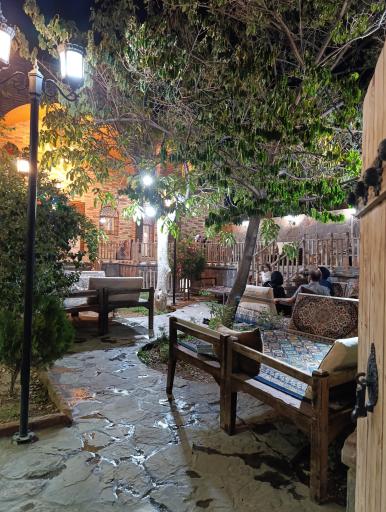 عکس رستوران و سفره خانه کوروش