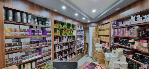 عکس فروشگاه آرایشی و بهداشتی حاتم