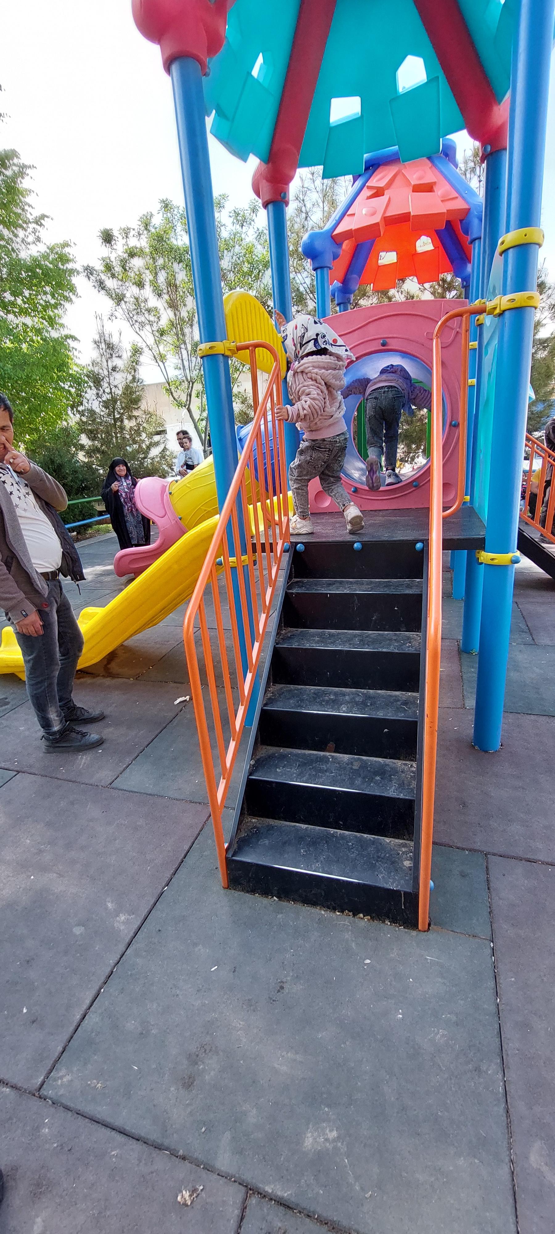 عکس زمین بازی 