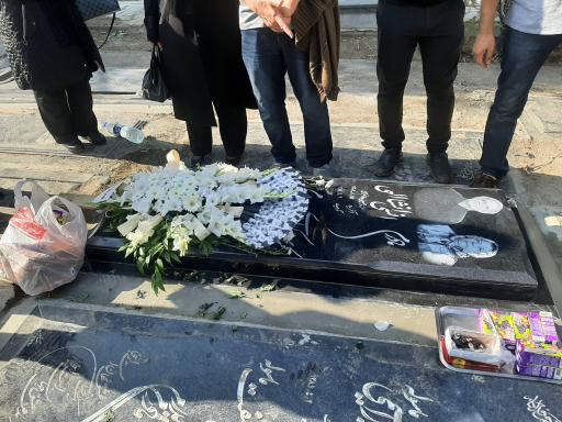 عکس مزار کریم خاکی