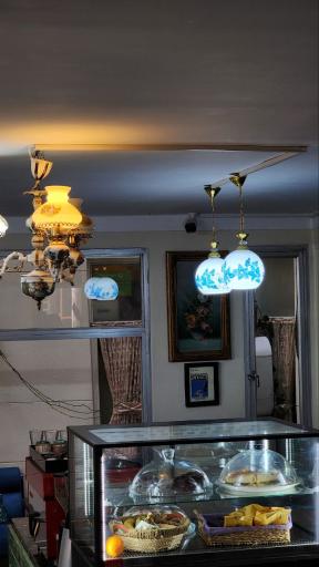 کافه کتاب شمع سوزان