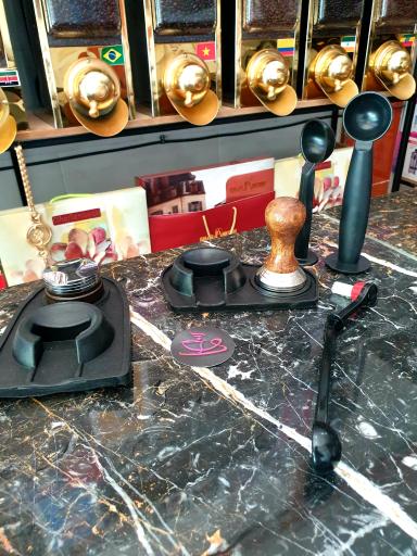 عکس فروشگاه قهوه ارغوان