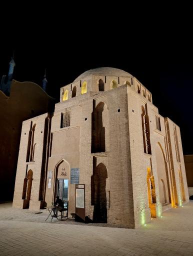 عکس بقعه‌ دوازده امام