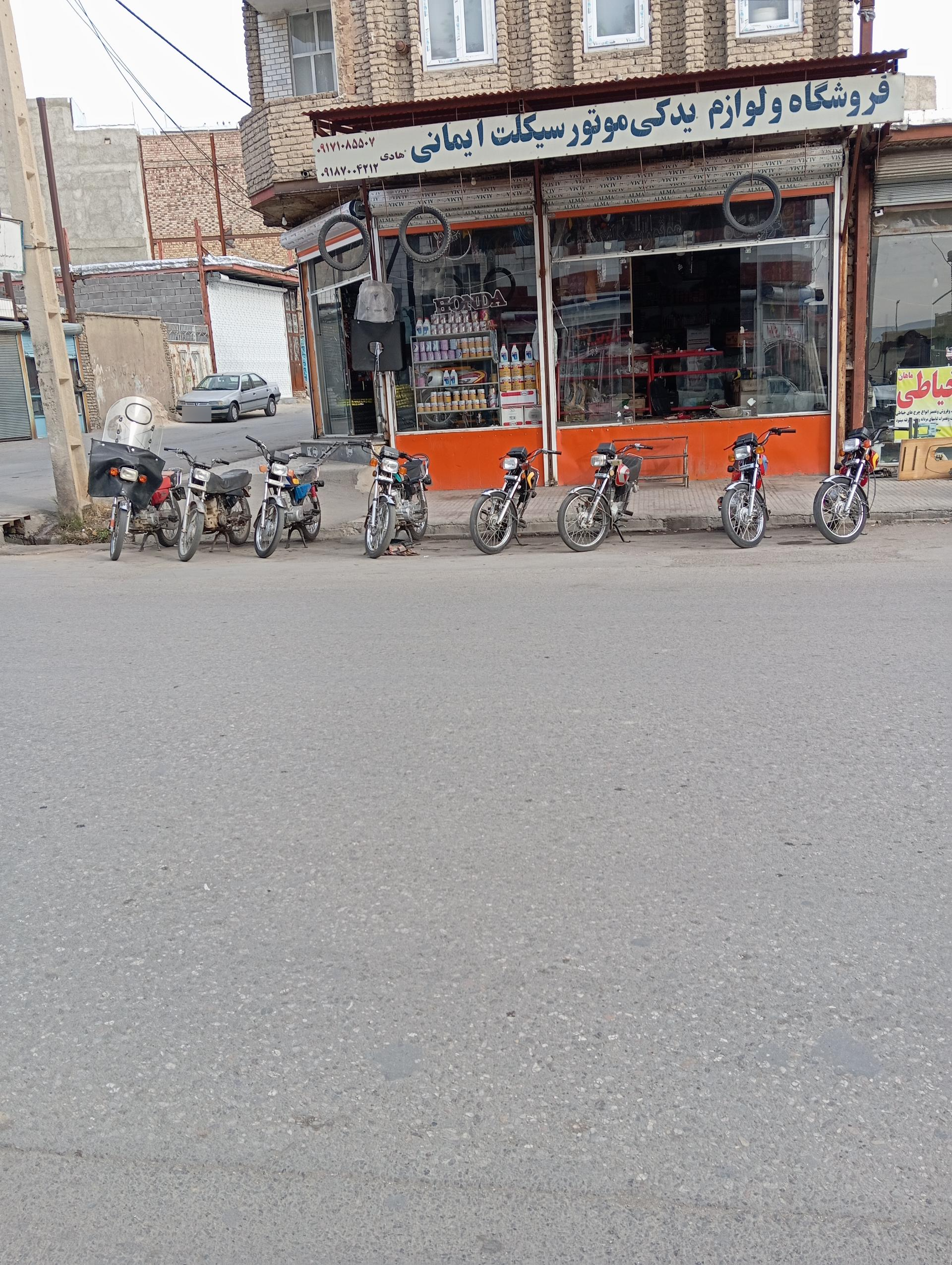 عکس  لوازم یدکی و تعمیر گاه موتور هادی ایمانی