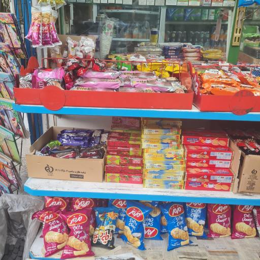 عکس دکه مطبوعات و دخانیات