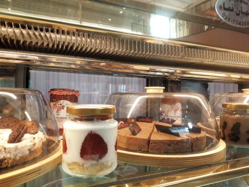 عکس کافه کیک لدوره بهار