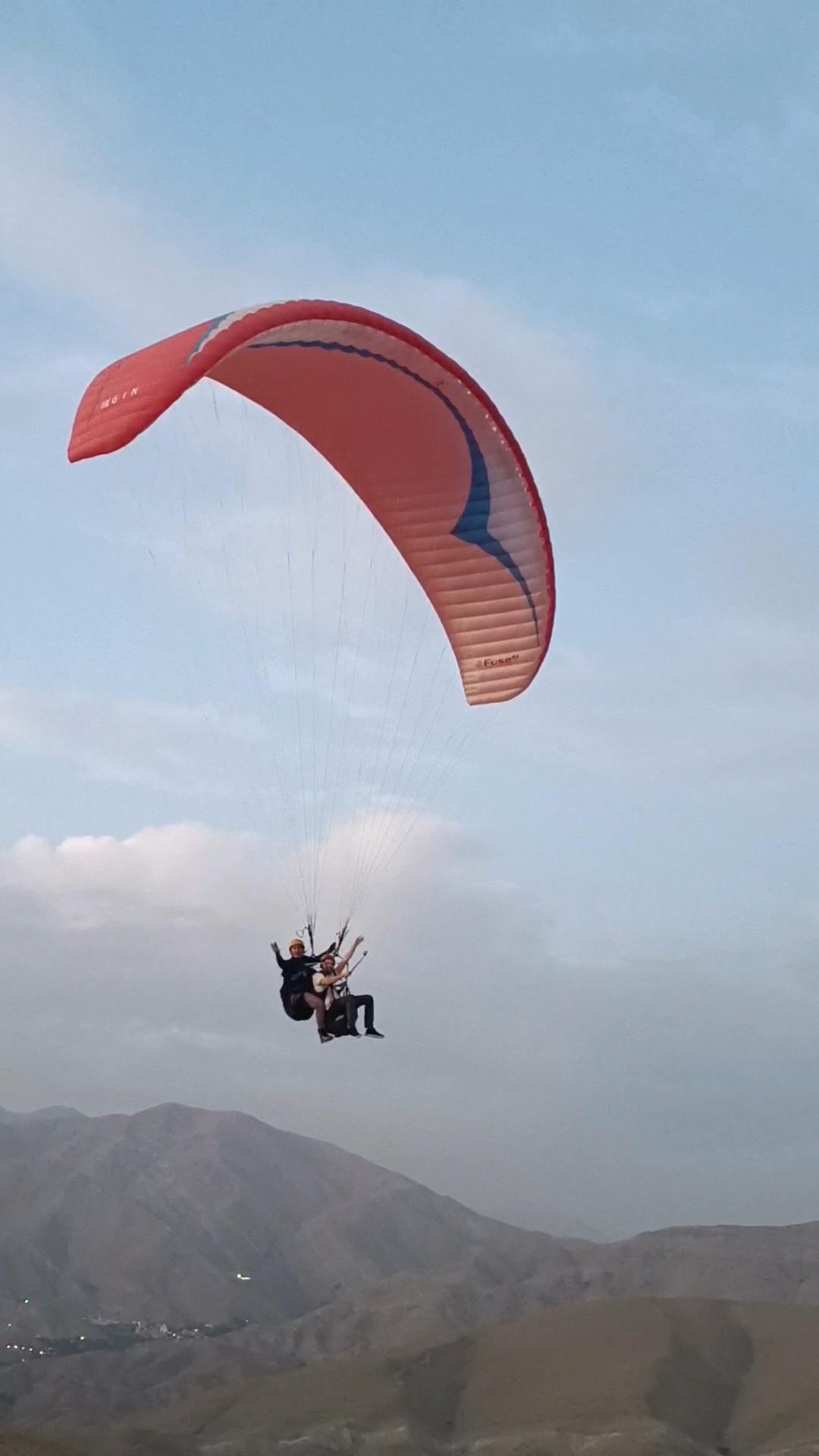 عکس پاراگلایدر ترکاشوند 
