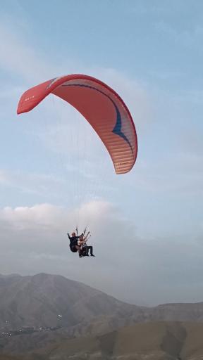 عکس پاراگلایدر ترکاشوند 