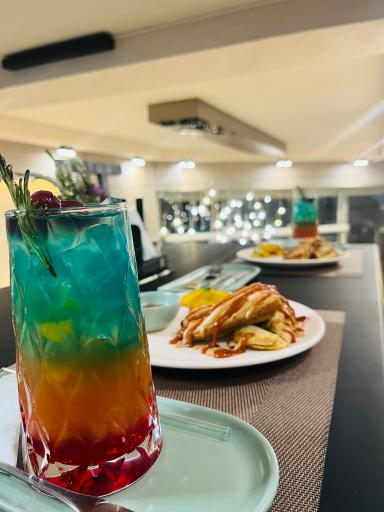 عکس کافه رستوران آتورپات 