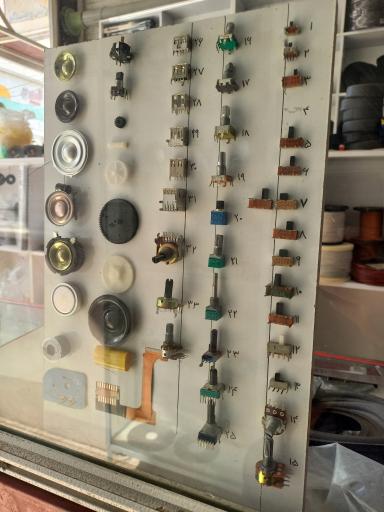 عکس تعمیرات پخش باند امپلی یونیک الکترونیک وادی