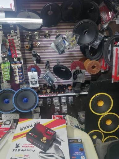 عکس تعمیرات پخش باند امپلی یونیک الکترونیک وادی