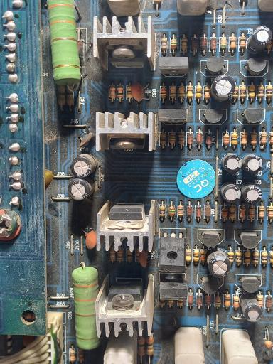 عکس تعمیرات پخش باند امپلی یونیک الکترونیک وادی