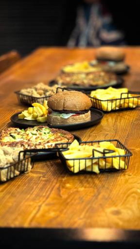 عکس کافه فست فود بنز