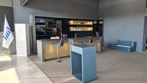 عکس نمایندگی اکستریم تبریز ۵۵۰ آسا