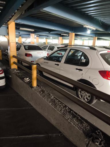 عکس پارکینگ عمومی میمنت