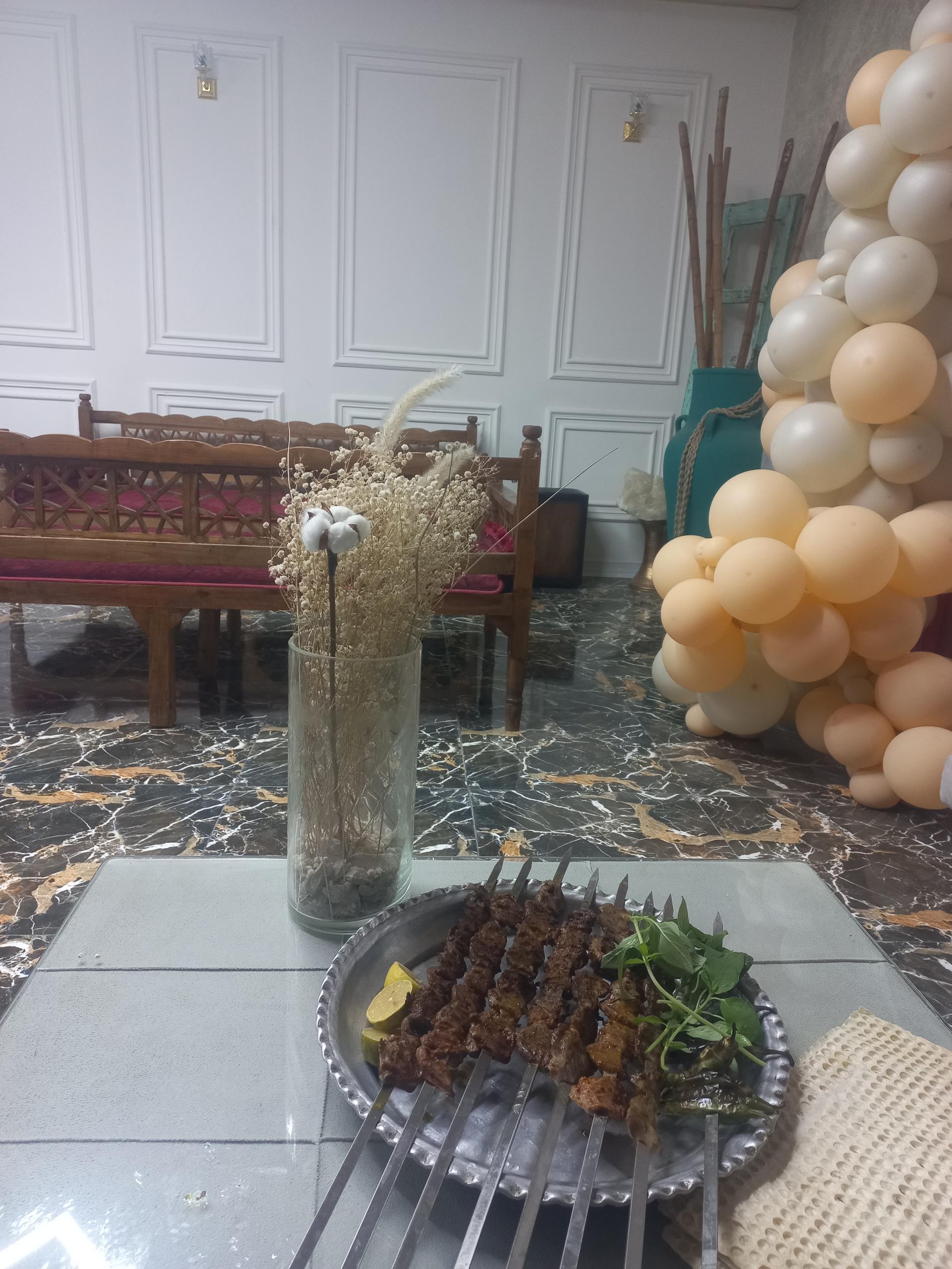 عکس کافه رستوران و عمارت امپراطور