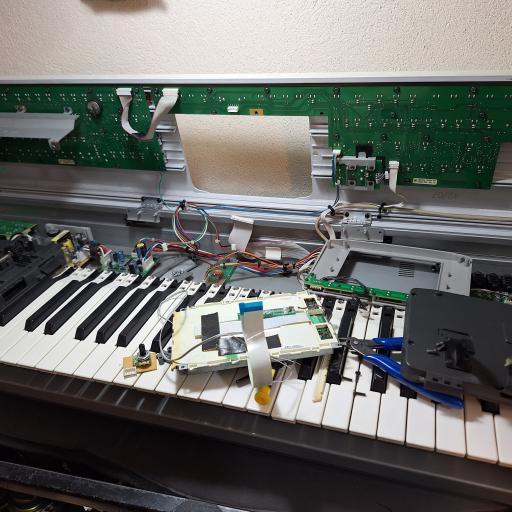 عکس تعمیرات ارگ و پیانو سازشاپ