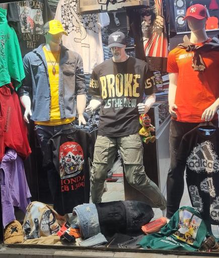 عکس بوتیک تک تن جامه