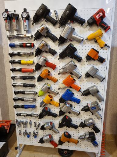 عکس تعمیرگاه دکتر آلن 