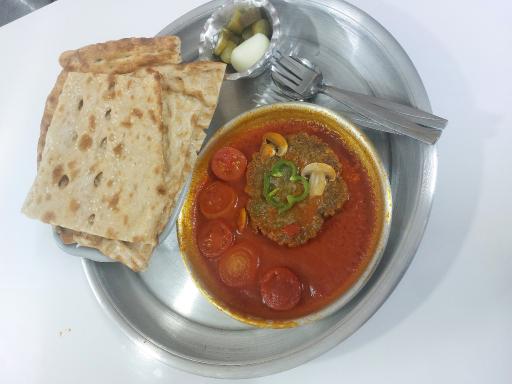 عکس خانم املت آقای دیزی شعبه۲