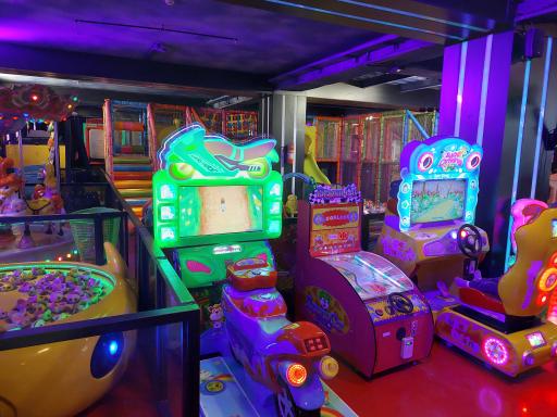 شهربازی واقعیت مجازی آدرینا