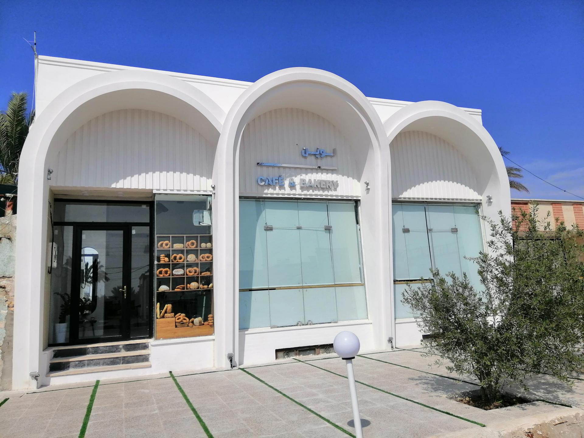 عکس کافه بیکری لوپن