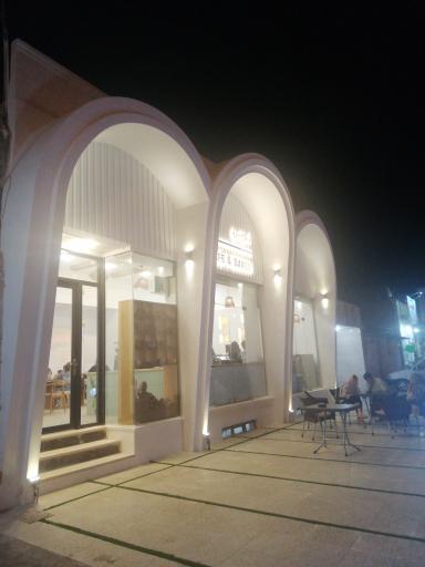 عکس کافه بیکری لوپن