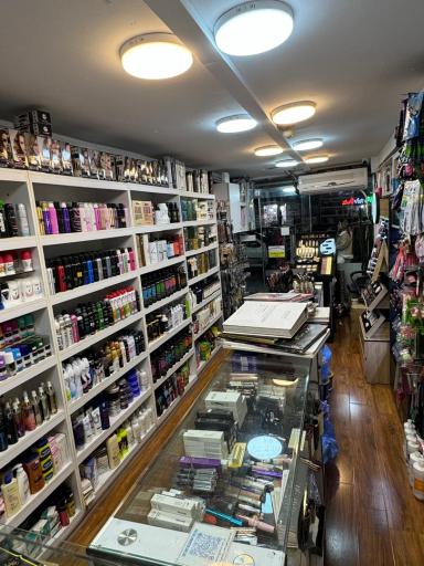 عکس گالری وزیری (رنگ مو و آرایشی)