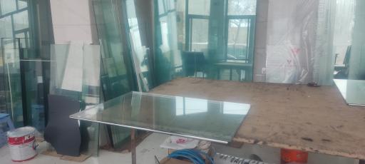 عکس شیشه بری و درب و پنجره UPVC