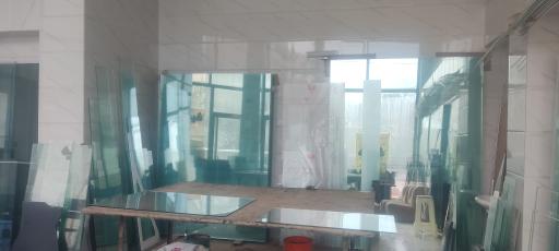 عکس شیشه بری و درب و پنجره UPVC