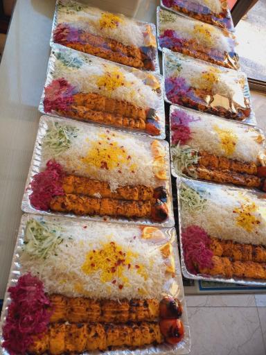 عکس تهیه غذای حاج عبدالله 