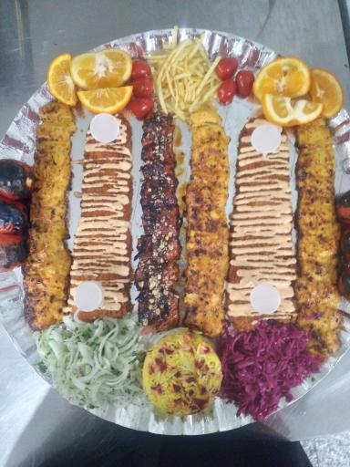 عکس تهیه غذای حاج عبدالله 