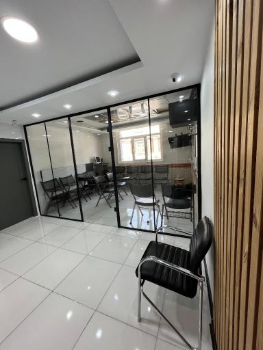 عکس آموزشگاه زبان پسرانه اردیبهشت