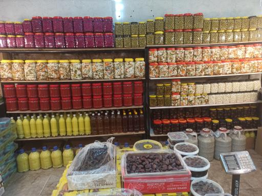 عکس خرما و ترشیجات کاج