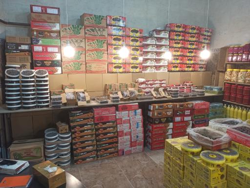 عکس خرما و ترشیجات کاج